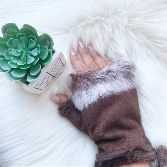 Violet507 Accessories - Dark Brown Fingerless Gloves Faux Fur Trim NWT
